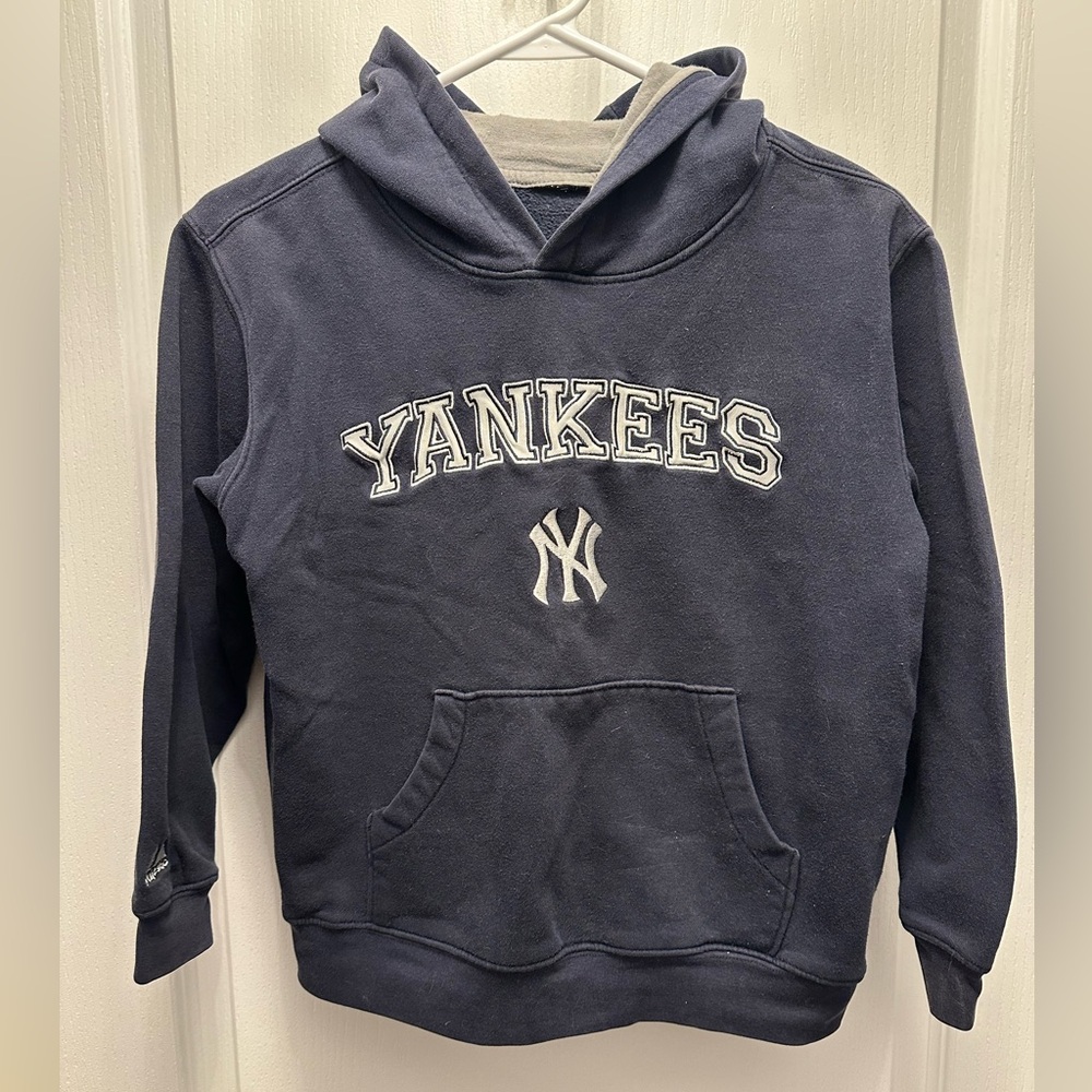 Boy’s Yankees Hooded Sweatshirt size 8